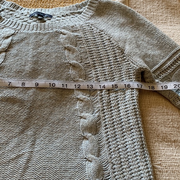 Super soft & comfy AE 🦅 sweater - Picture 7 of 10